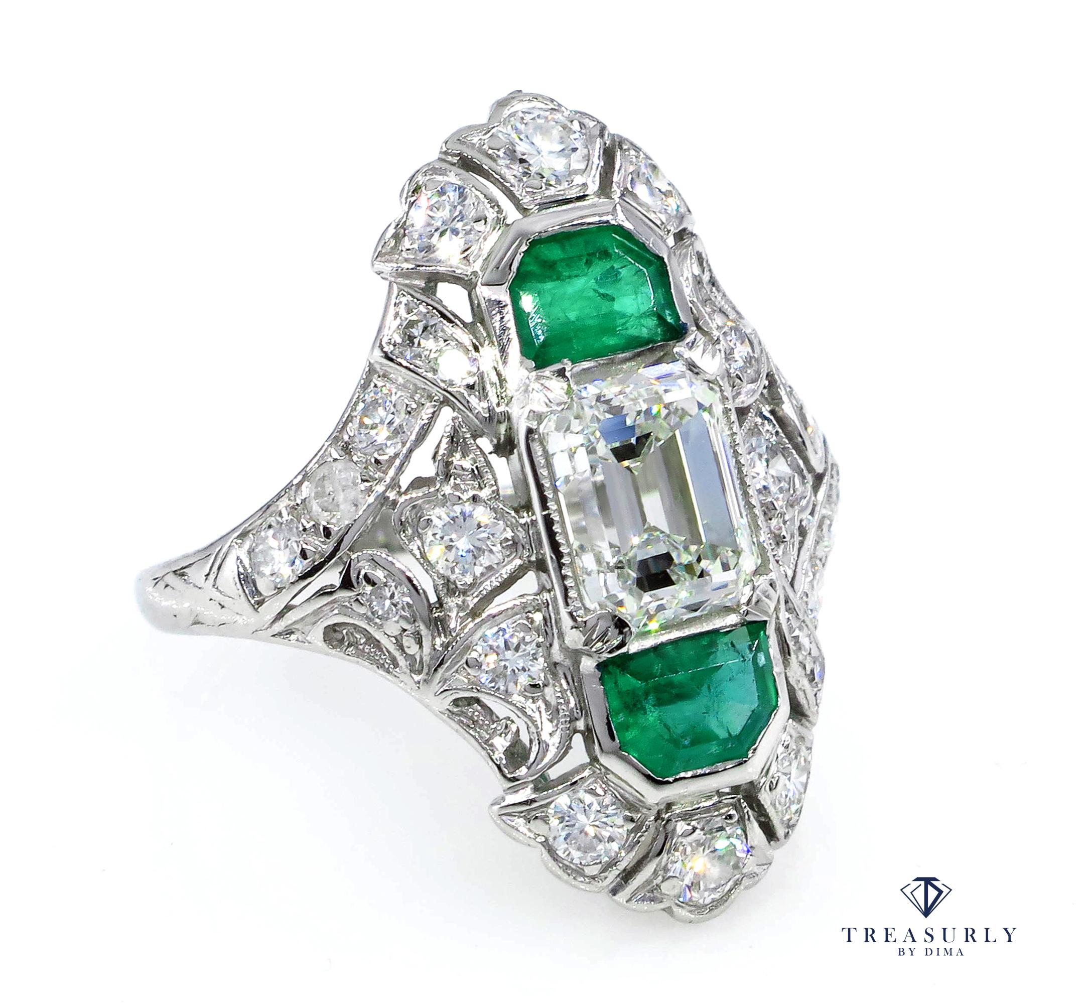 This precious and highly collectible, late Edwardian- to- early Art Deco jewel, in glorious green and white, represent some of the finest examples of diamond, platinum jewelry in existence , comes to us from the first decade of the twentieth