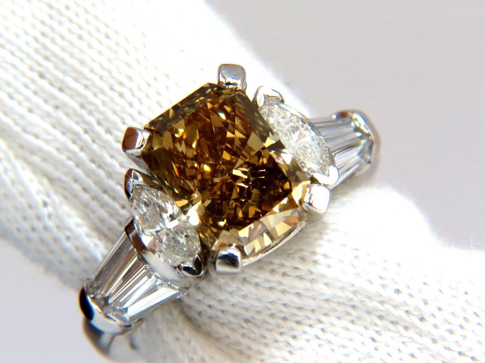 GIA Anillo de platino de 4,12 quilates de diamantes marrones verdes amarillos de fantasía en venta 1