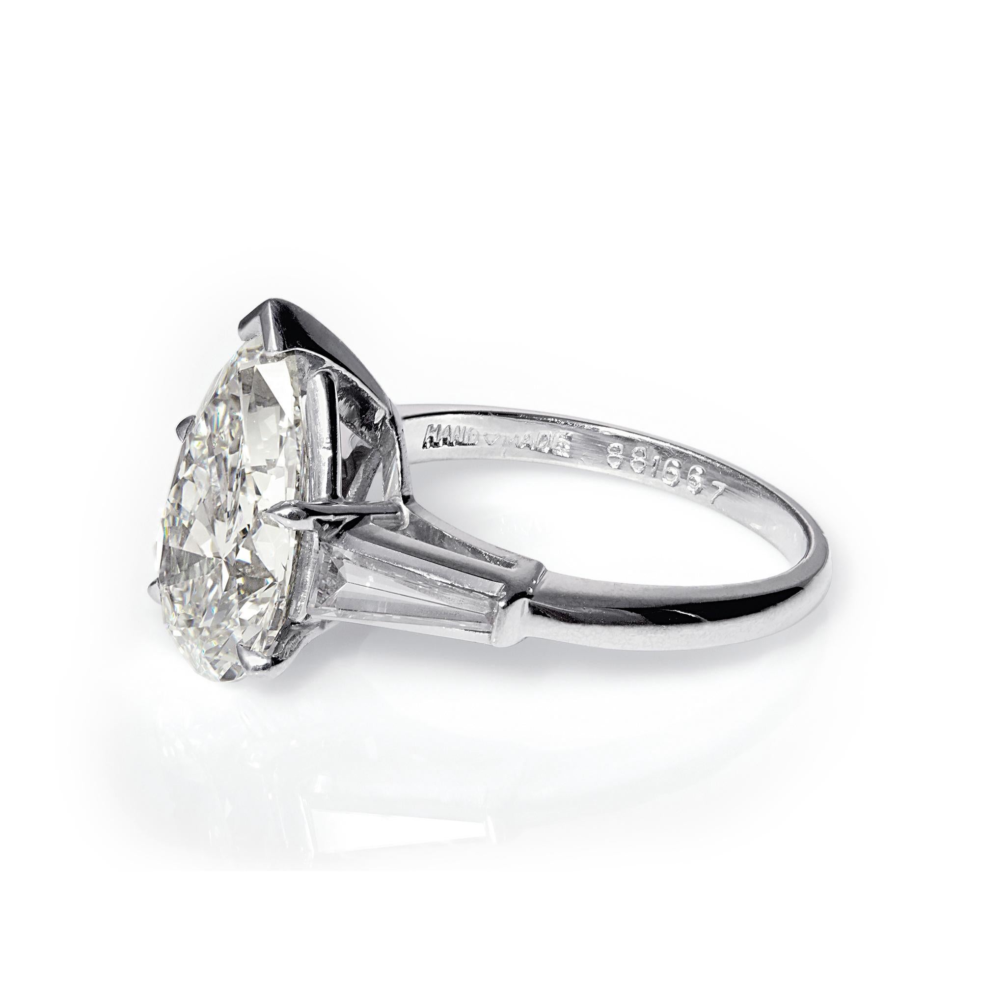 GIA 4.14 Carat Estate Vintage Pear Shaped Three-Stone Diamond Platinum Ring 2