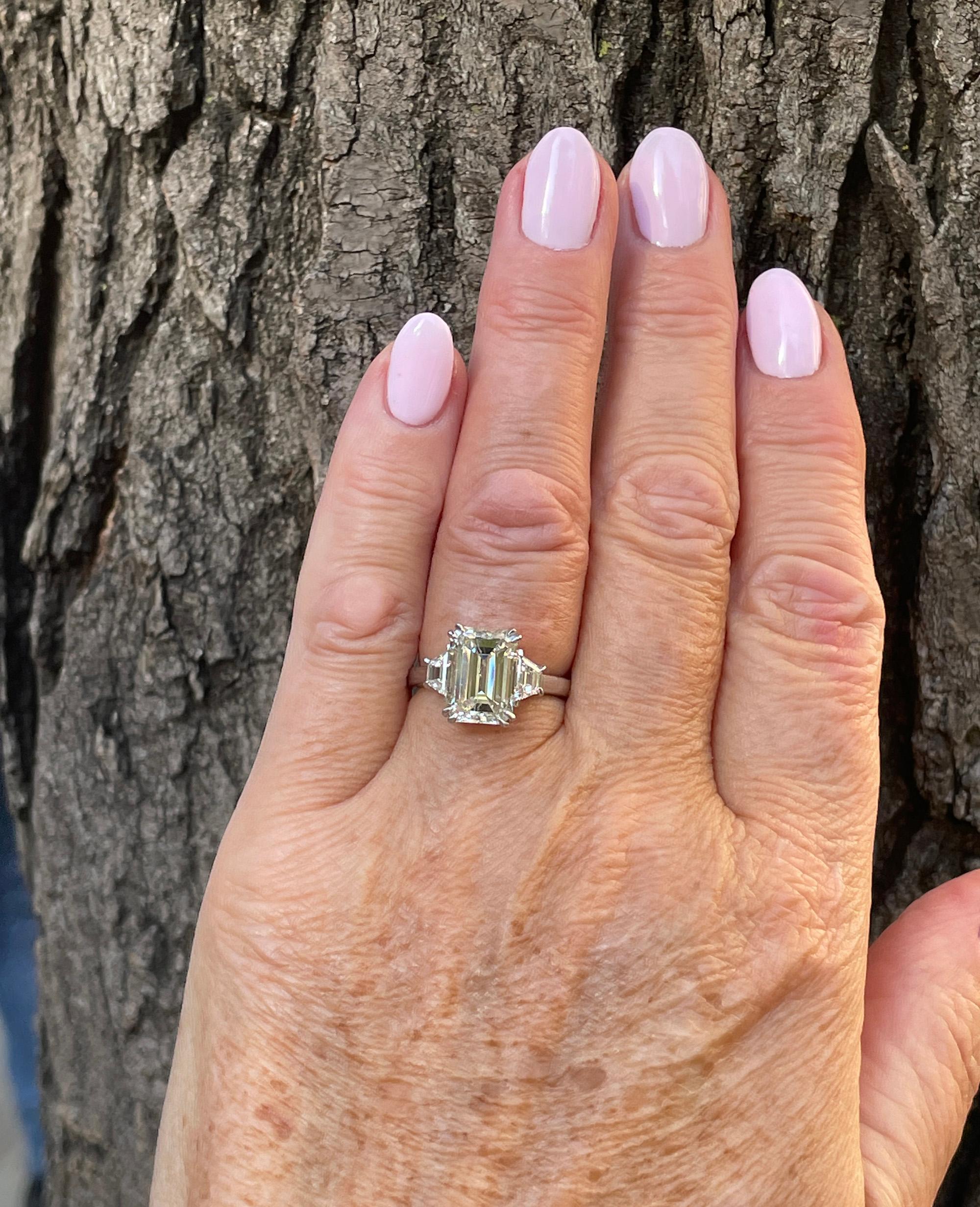 GIA 4.29ct Emerald Cut & Trapezoids 3 Stone Diamond Engagement Platinum Ring For Sale 4