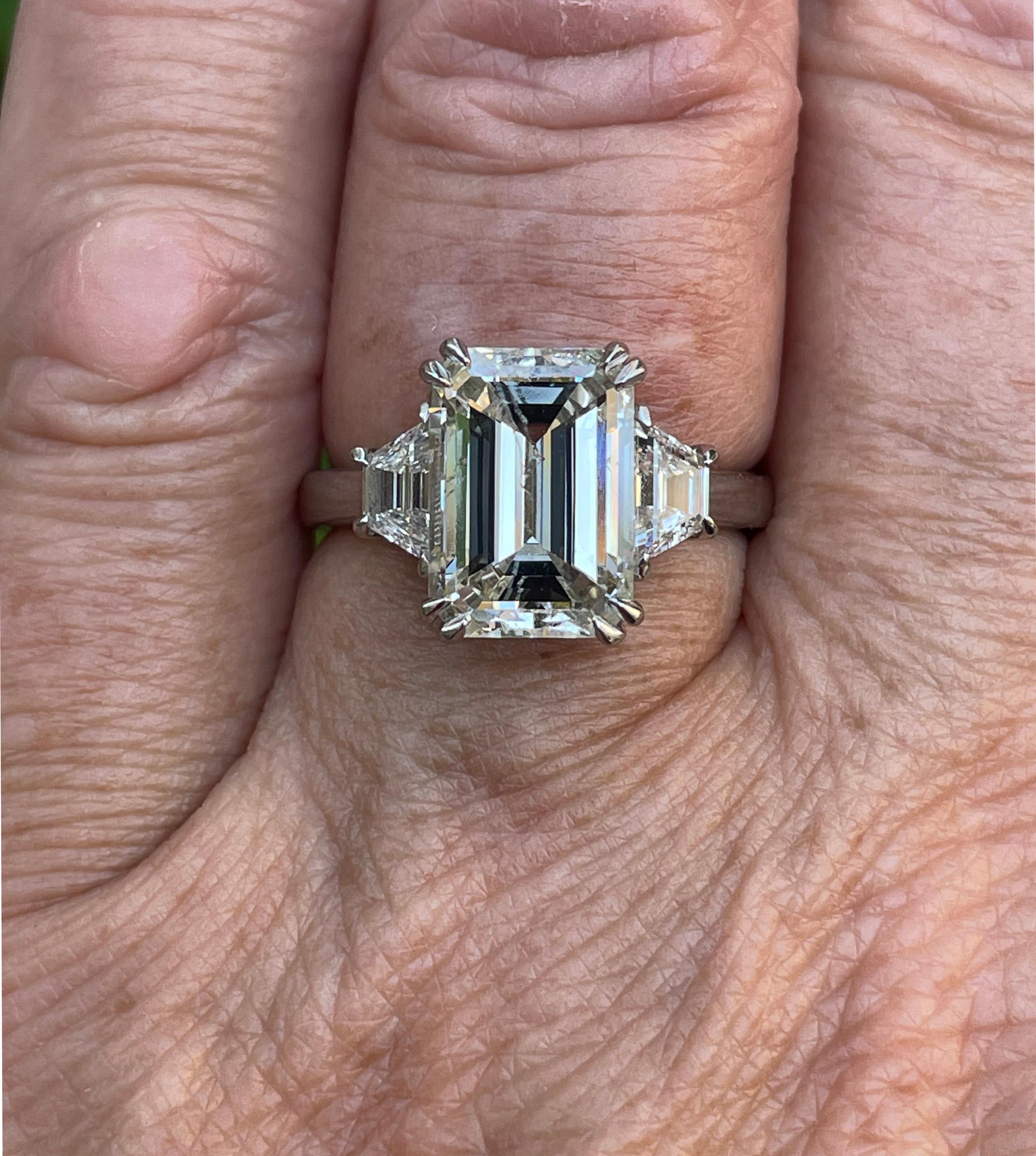 GIA 4.29ct Emerald Cut & Trapezoids 3 Stone Diamond Engagement Platinum Ring For Sale 8