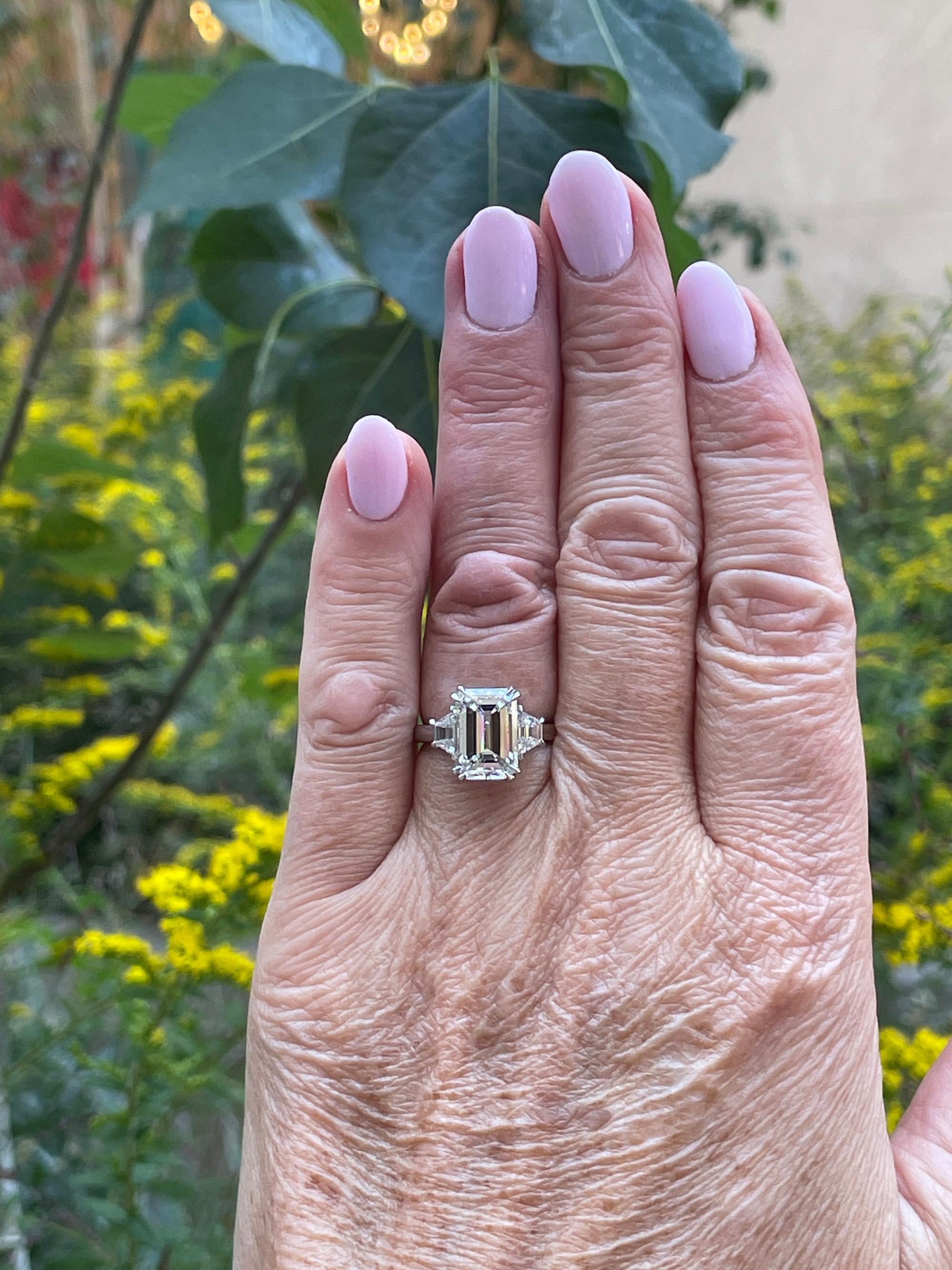 GIA 4.29ct Emerald Cut & Trapezoids 3 Stone Diamond Engagement Platinum Ring For Sale 9