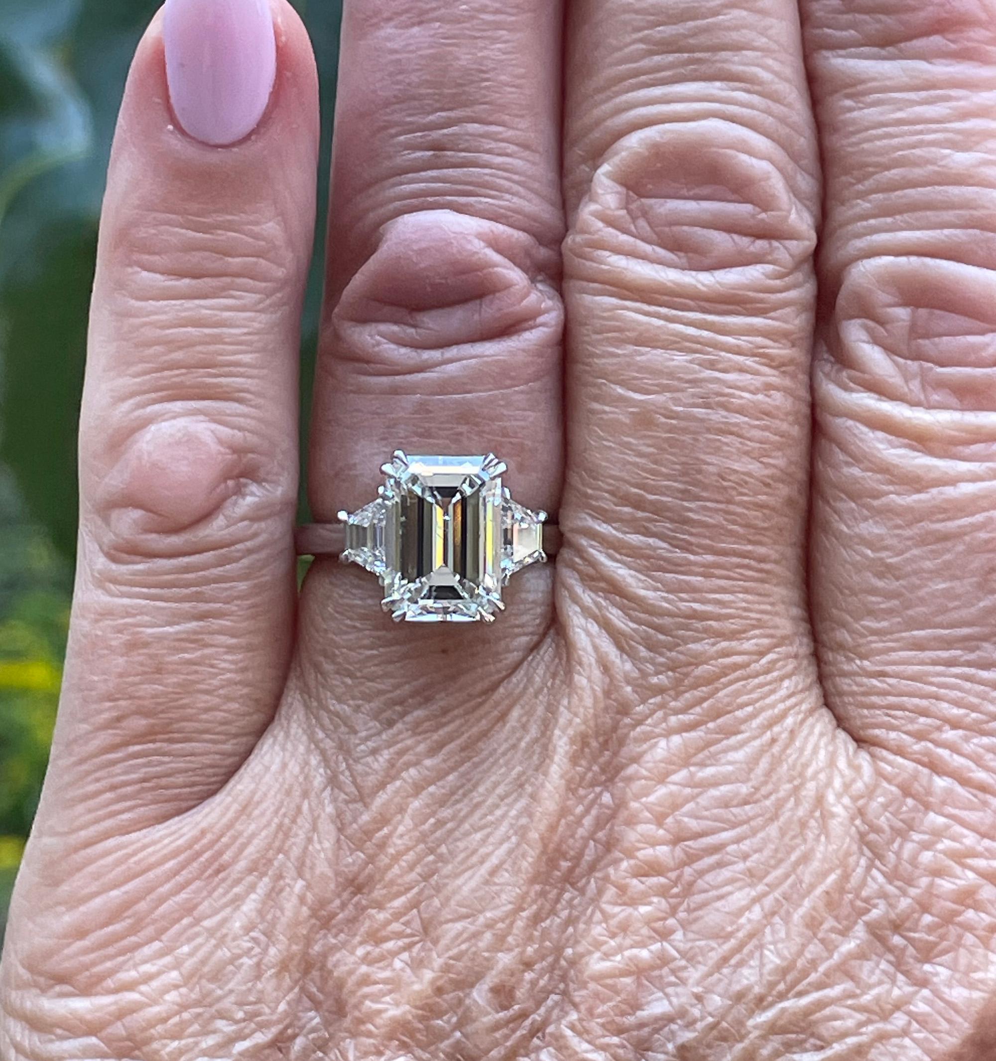 GIA 4.29ct Emerald Cut & Trapezoids 3 Stone Diamond Engagement Platinum Ring For Sale 10