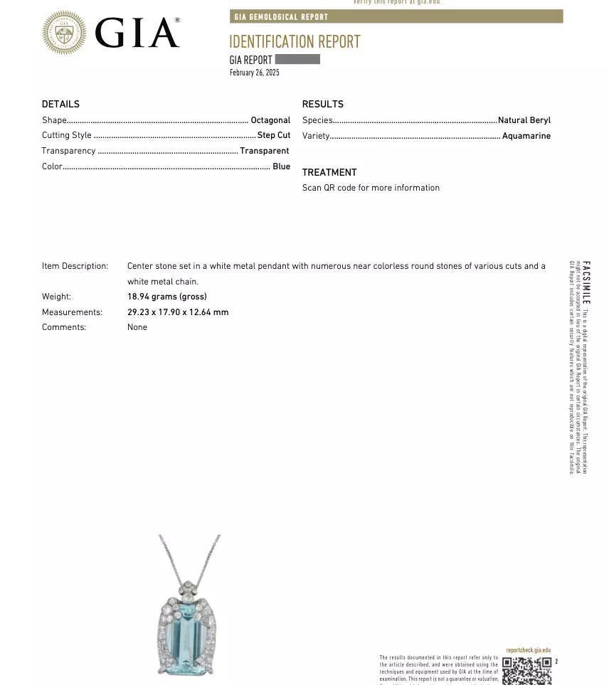 GIA certified 43 carat Aquamarine and Diamond Vintage Pendant Necklace in Platinum 

Le pendentif aigue-marine et diamant vintage présente une aigue-marine de taille émeraude certifiée GIA pesant environ 43,00 carats, sertie dans une monture en