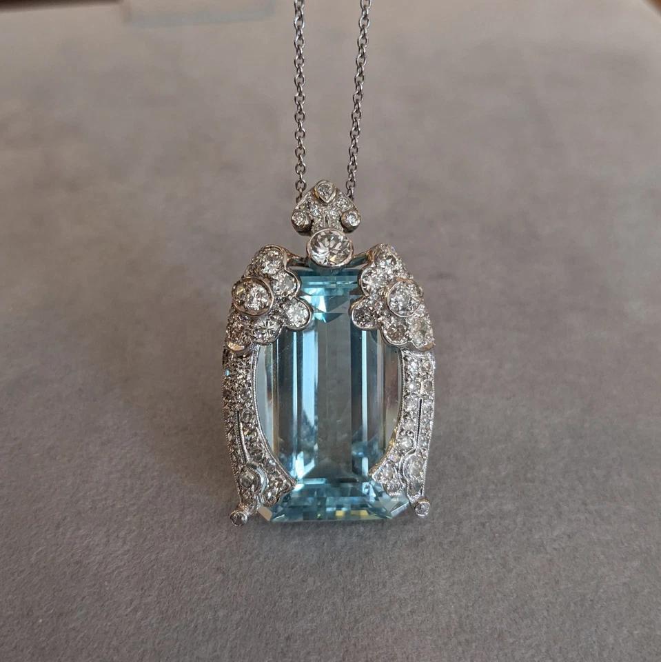 Taille émeraude Collier pendentif vintage en platine avec aigue-marine et diamants de 43 carats certifiés GIA en vente