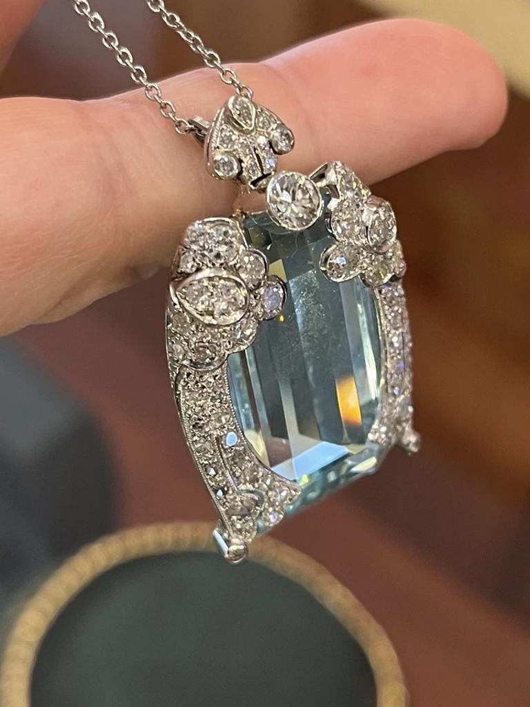 Collier pendentif vintage en platine avec aigue-marine et diamants de 43 carats certifiés GIA Pour femmes en vente