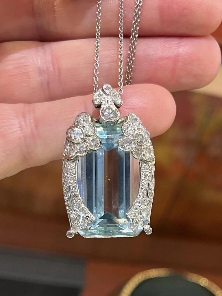 Collier pendentif vintage en platine avec aigue-marine et diamants de 43 carats certifiés GIA en vente 3
