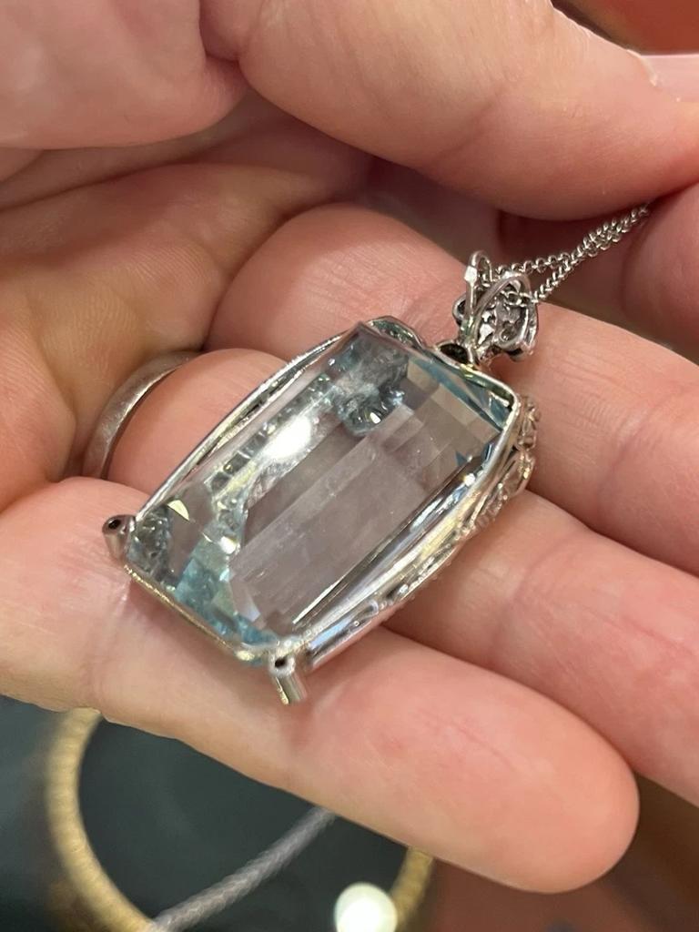 Collier pendentif vintage en platine avec aigue-marine et diamants de 43 carats certifiés GIA en vente 4