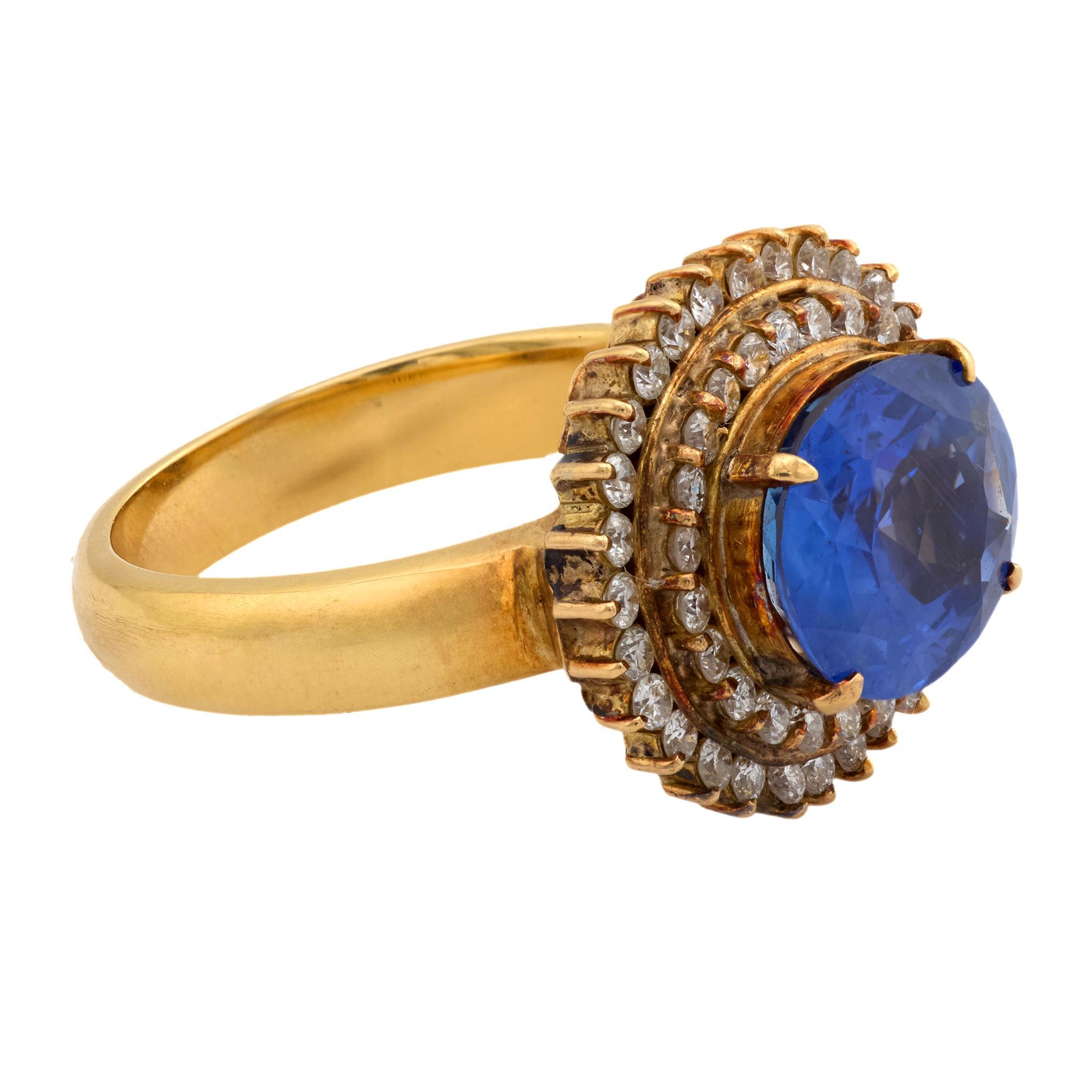 GIA 4,30 Karat Ceylon keine Hitze Saphir Diamant 18k Gelbgold-Cluster-Ring im Zustand „Gut“ im Angebot in Beverly Hills, CA