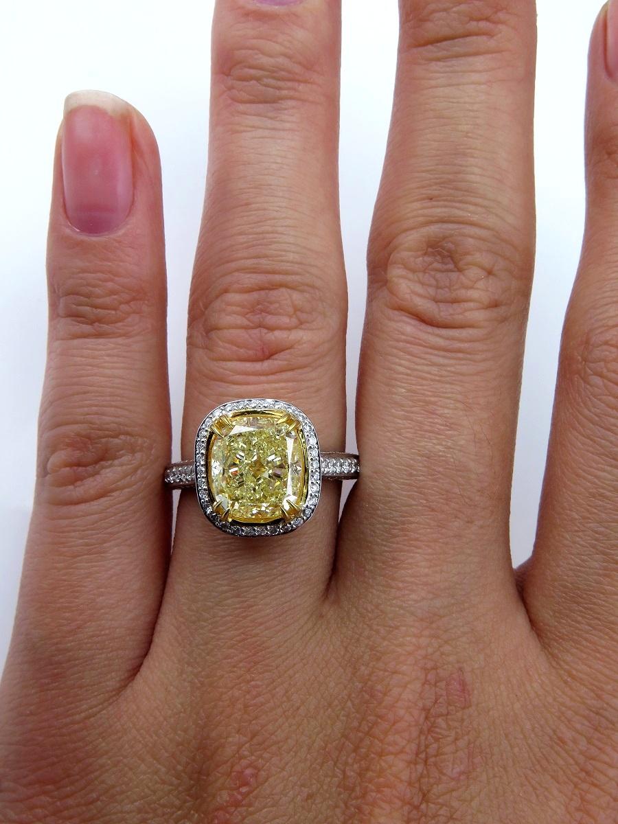 GIA 4.32 Carat Natural Fancy Yellow Cushion Diamond Solitaire Gold Ring In Good Condition In New York, NY