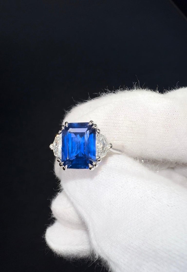 GIA 4.38 Carat Emerald Cut Fine Ceylon Sapphire Ring & Epaulette Side Stones  In New Condition In New York, NY