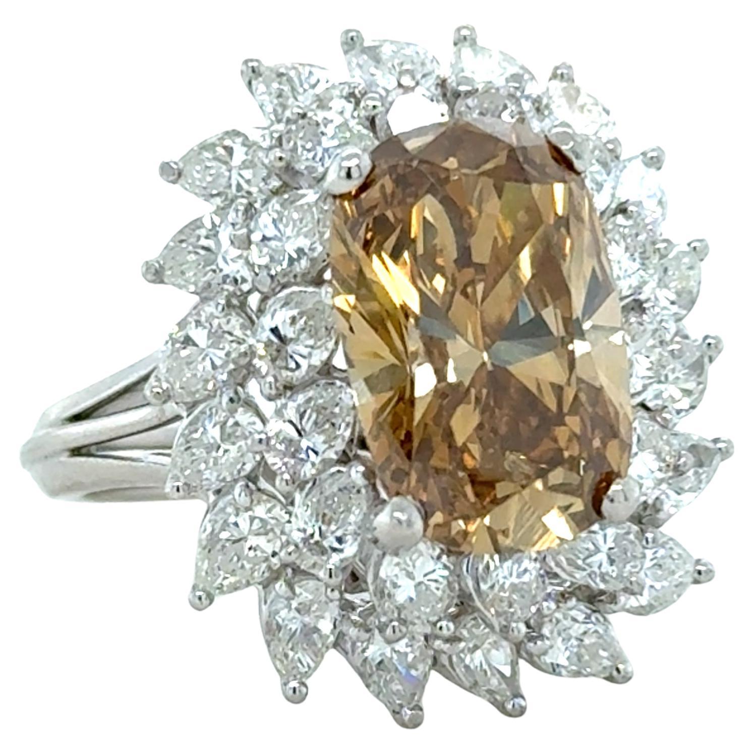 Bague cocktail en diamant et diamant de 4,38 carats de couleur brun-jaune foncé de fantaisie GIA