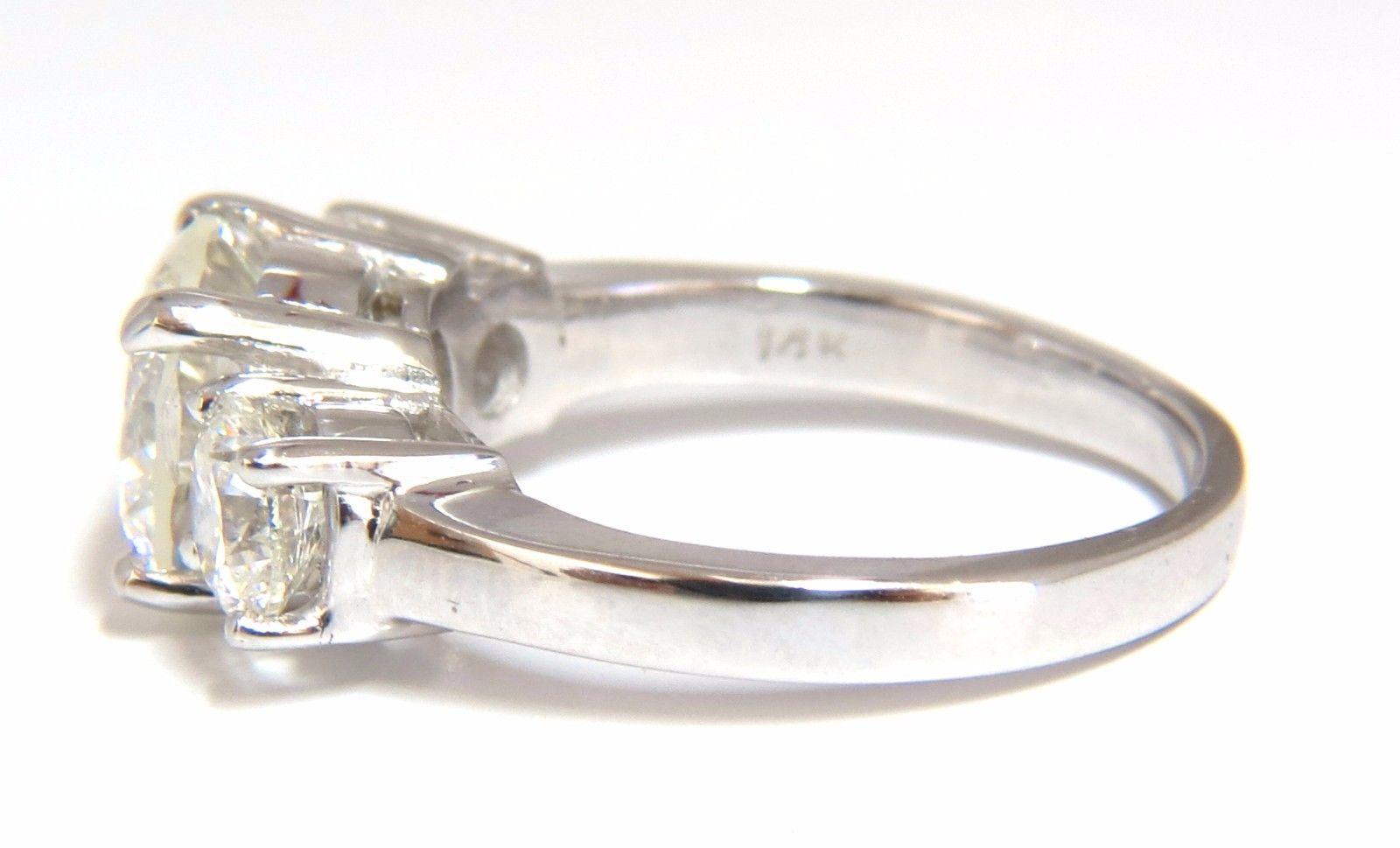 Bague de fiançailles classique à trois anneaux en diamants ronds brillants naturels de 4,41 carats certifiés GIA Pour femmes en vente
