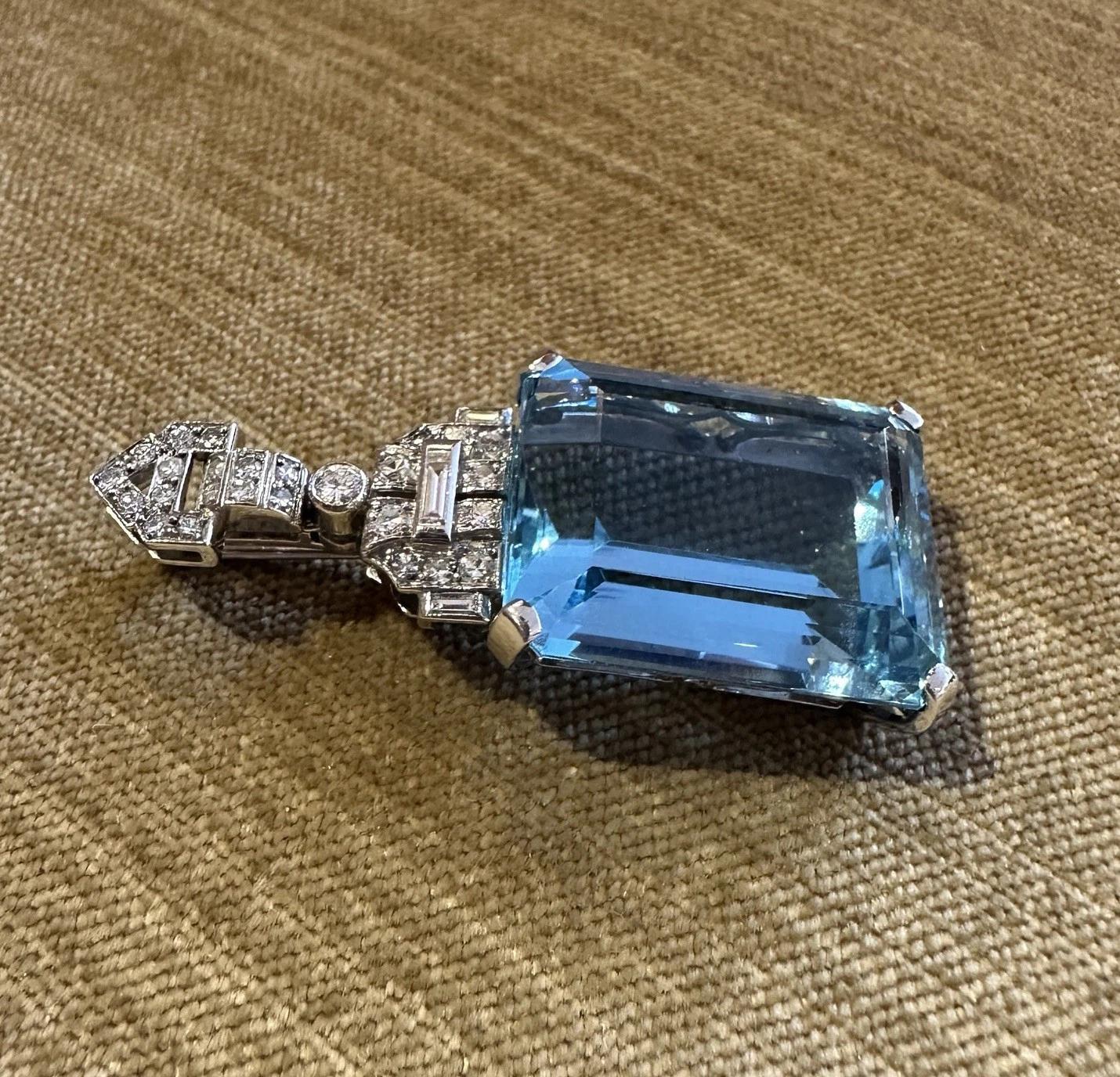 GIA 45 ct Aquamarin Santa Maria Blau & Diamant Art Deco Brosche Platin (Smaragdschliff) im Angebot