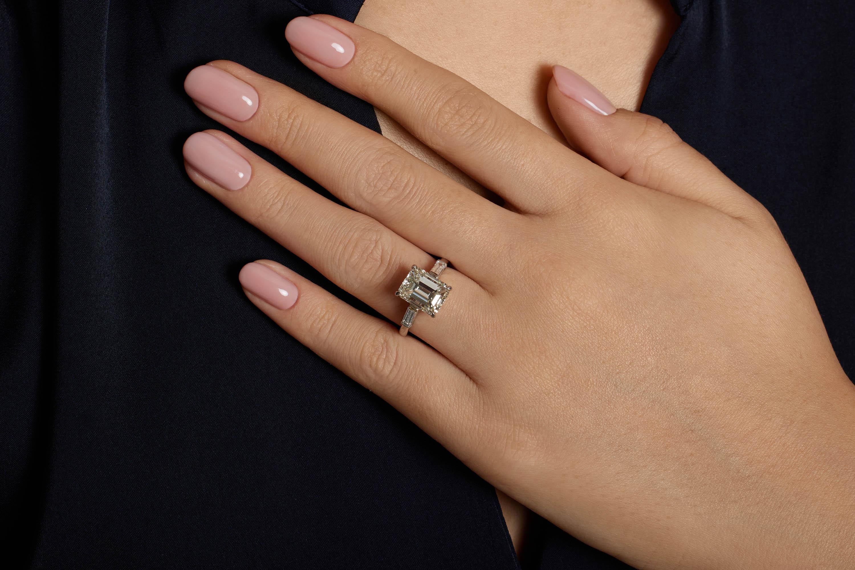 GIA 4.50ct Estate Vintage Emerald Cut Diamond Engagement Wedding Platinum Ring In condizioni buone in vendita a New York, NY