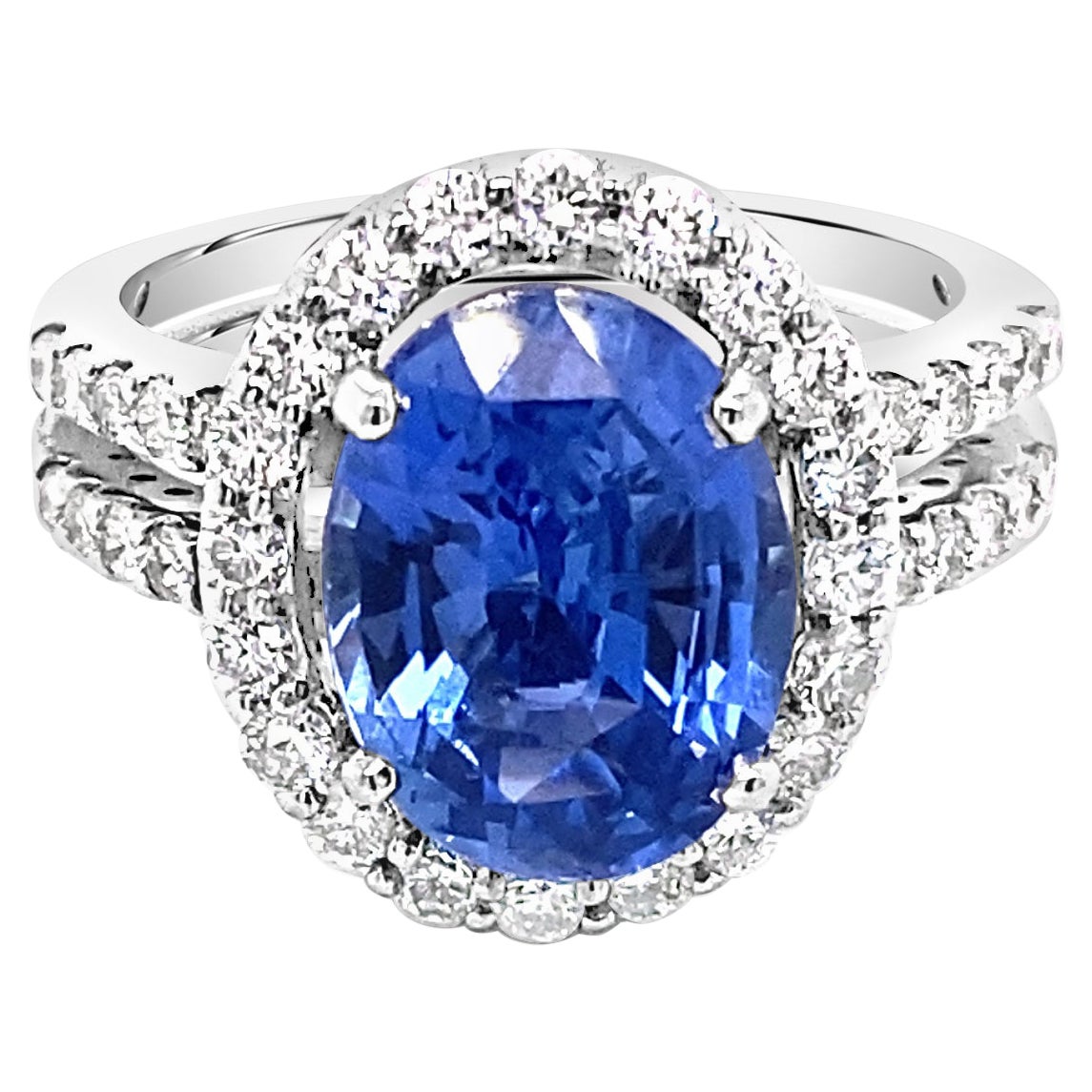 Bague cocktail en saphir de Birmanie ovale de 4,61 carats certifié GIA avec halo de diamants de 0,73 carat