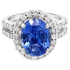 Bague cocktail en saphir de Birmanie ovale de 4,61 carats certifié GIA avec halo de diamants de 0,73 carat