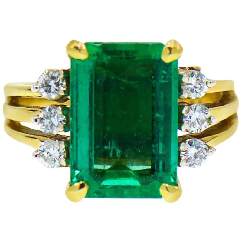 GIA 4.67 ct. Anillo de Esmeralda Colombiana y Diamantes 18K