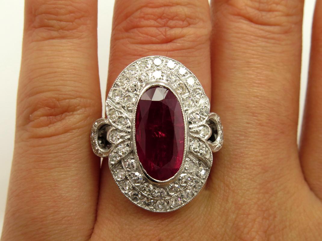 GIA 4.70 Carat Antique Vintage Ruby and Diamond Cluster Ring in 18 Karat Gold In Good Condition For Sale In New York, NY