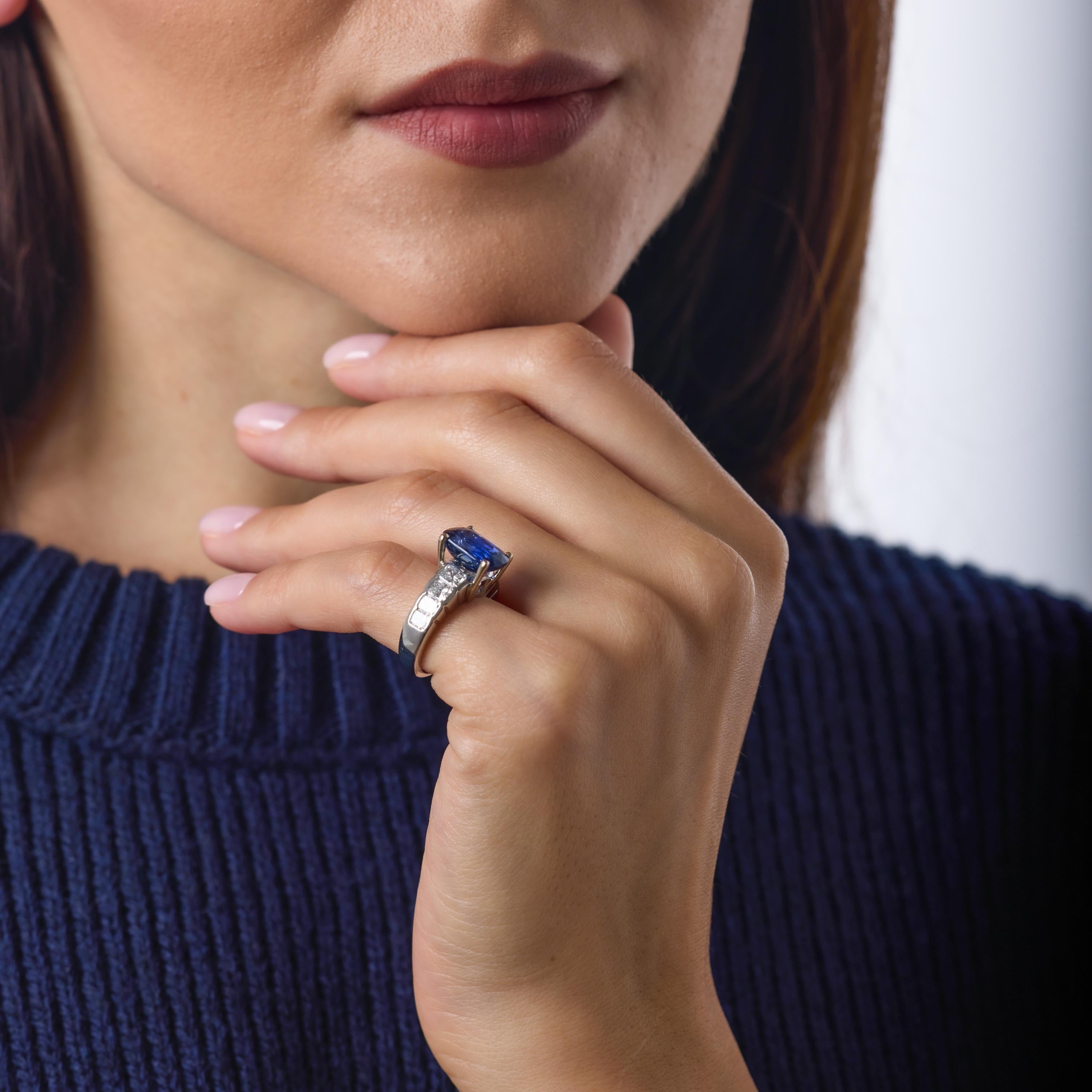 GIA Bague de fiançailles en platine avec saphir de Ceylan de 4,75 carats et diamant Bon état - En vente à Beverly Hills, CA