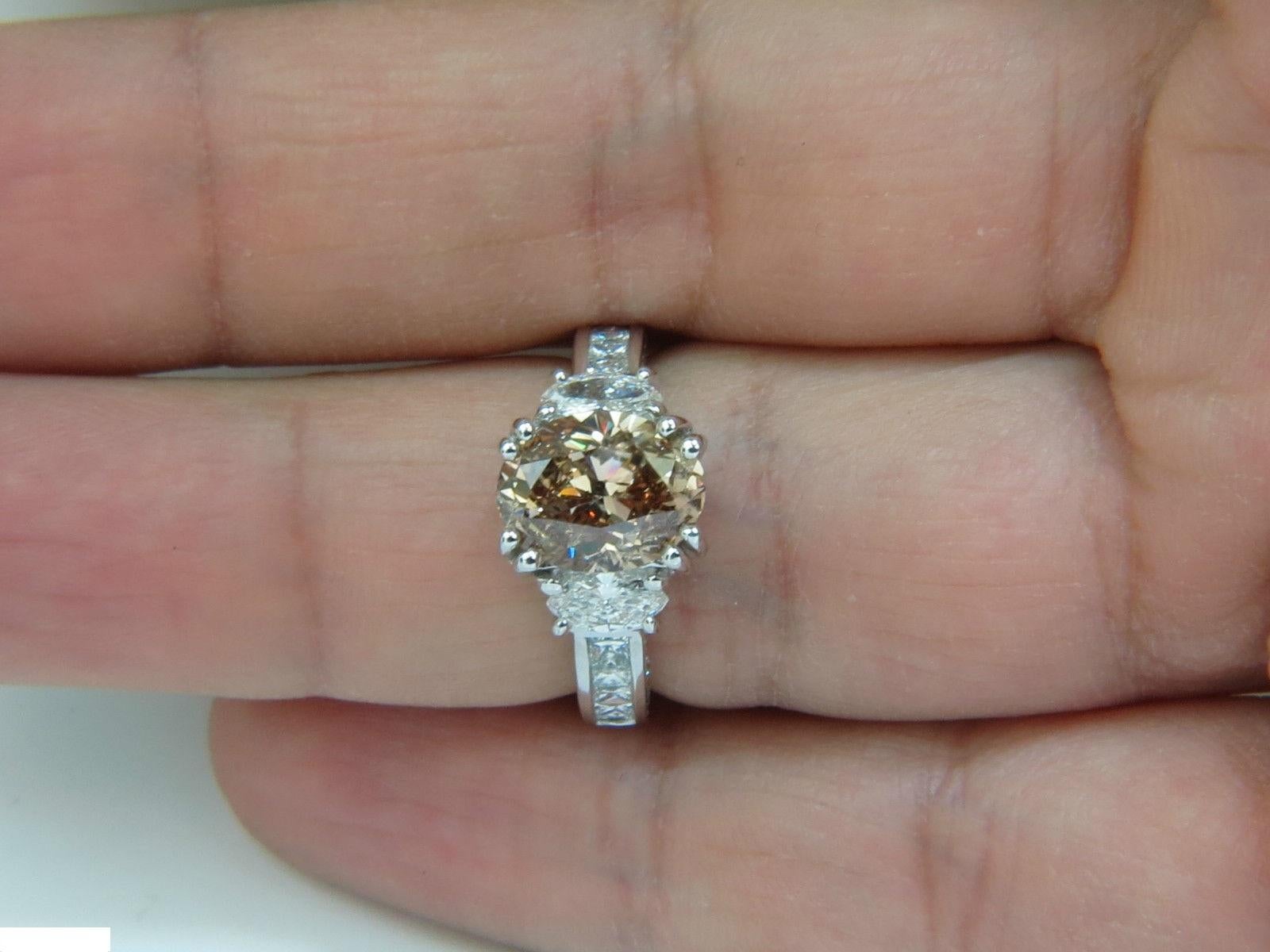 GIA 4,82 Karat natürlicher Fancy Orange Braun Farbe Diamant Ring Ausgezeichnet im Zustand „Neu“ im Angebot in New York, NY