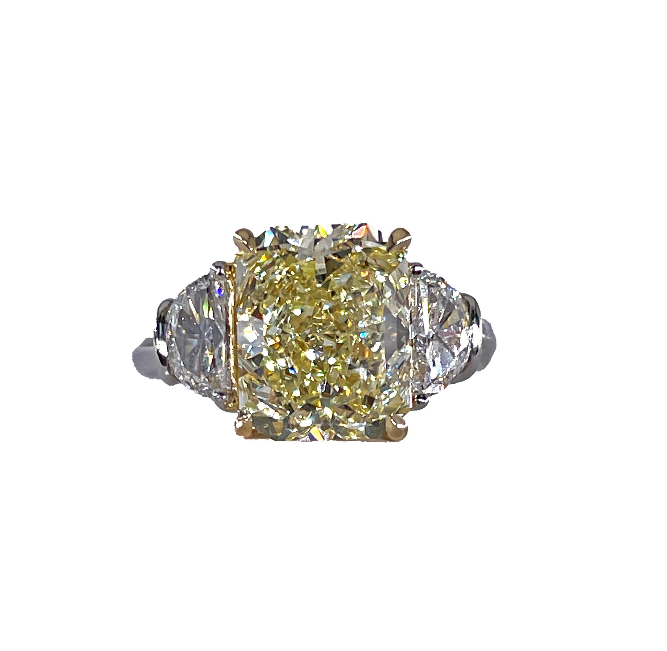 GIA 4.85ct Natural Fancy Yellow RADIANT 3 Stone Diamond Engagement Pl 18KYG Ring In Good Condition In New York, NY