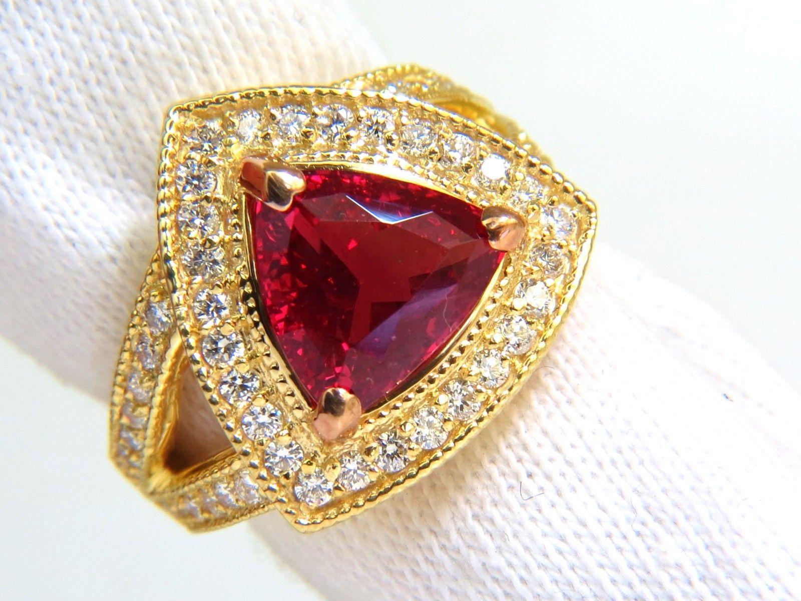 GIA 4.88 Carat No Heat Classic Vivid Red Spinel Diamond Ring 18 Karat Unheated In New Condition In New York, NY
