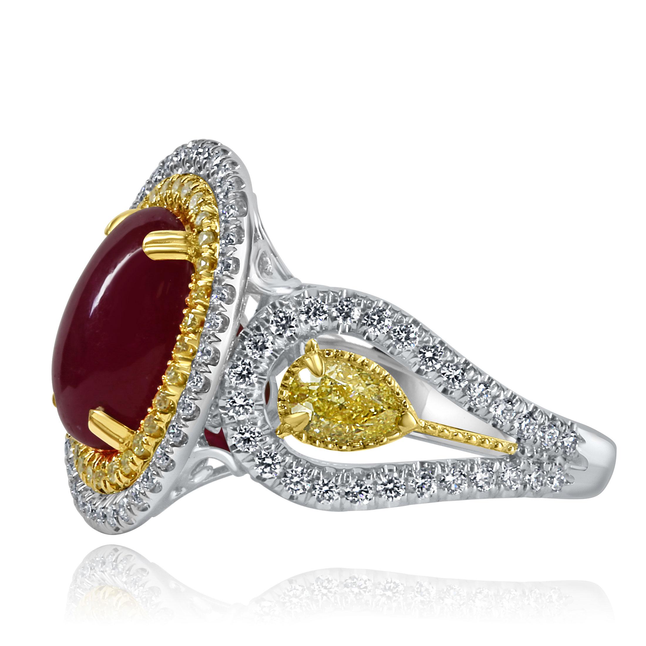 Ti presentiamo uno straordinario anello di fidanzamento che emana lusso ed eleganza. Il cuore di questo gioiello è un rubino doppio cabochon di forma ovale non riscaldato da 4,91 carati di colore rosso-violaceo, certificato GIA per garantirne