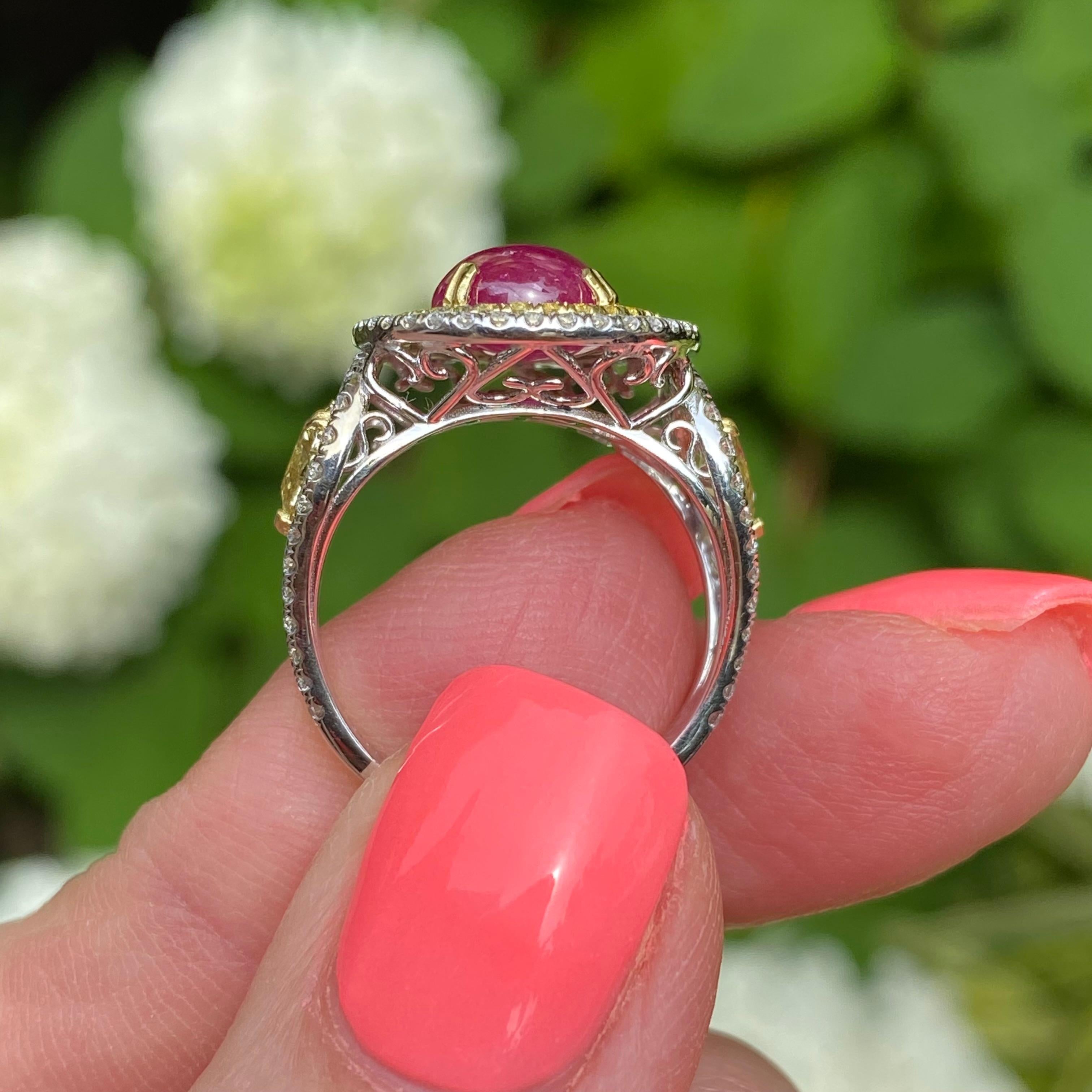 Donna GIA 4,91 Ct Rosa violaceo Anello con diamante rubino non riscaldato a forma di cabochon ovale in vendita