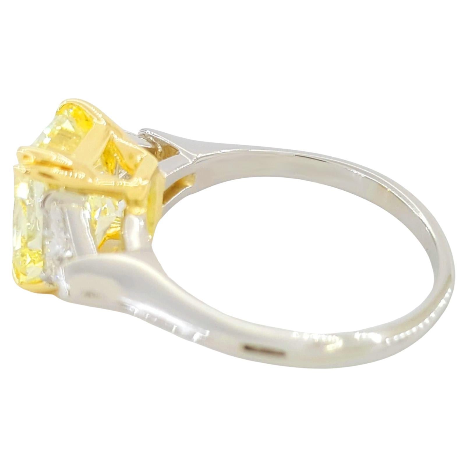 GIA 5 Carat Fancy Radiant Yellow Diamond Ring FLAWLESS (Radiantschliff) im Angebot