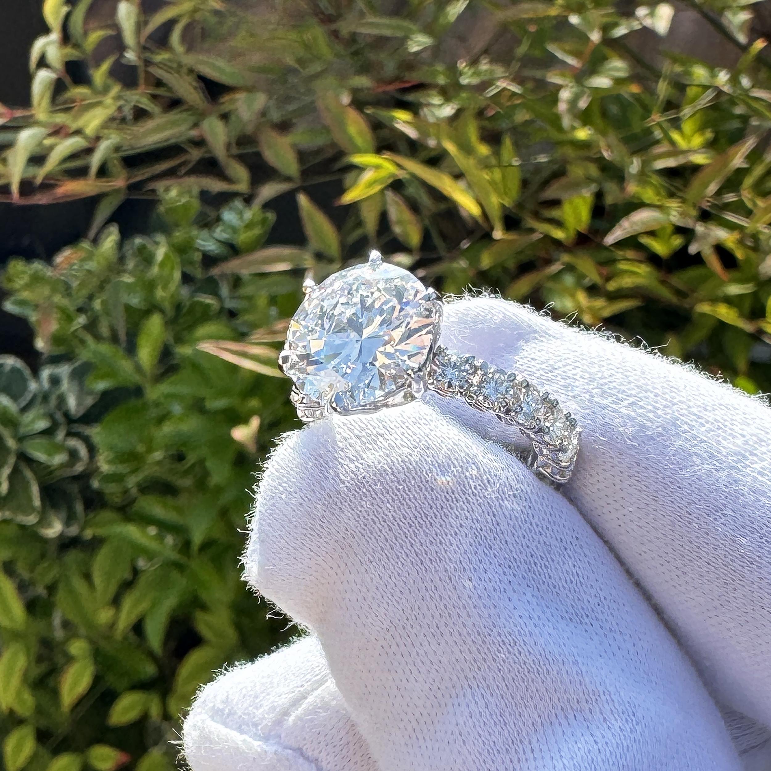 Modern GIA 5.01 Carat + 1.99 Ct Diamond E VS2 NO FLUORESCENCE 18kt Gold Engagement Ring For Sale