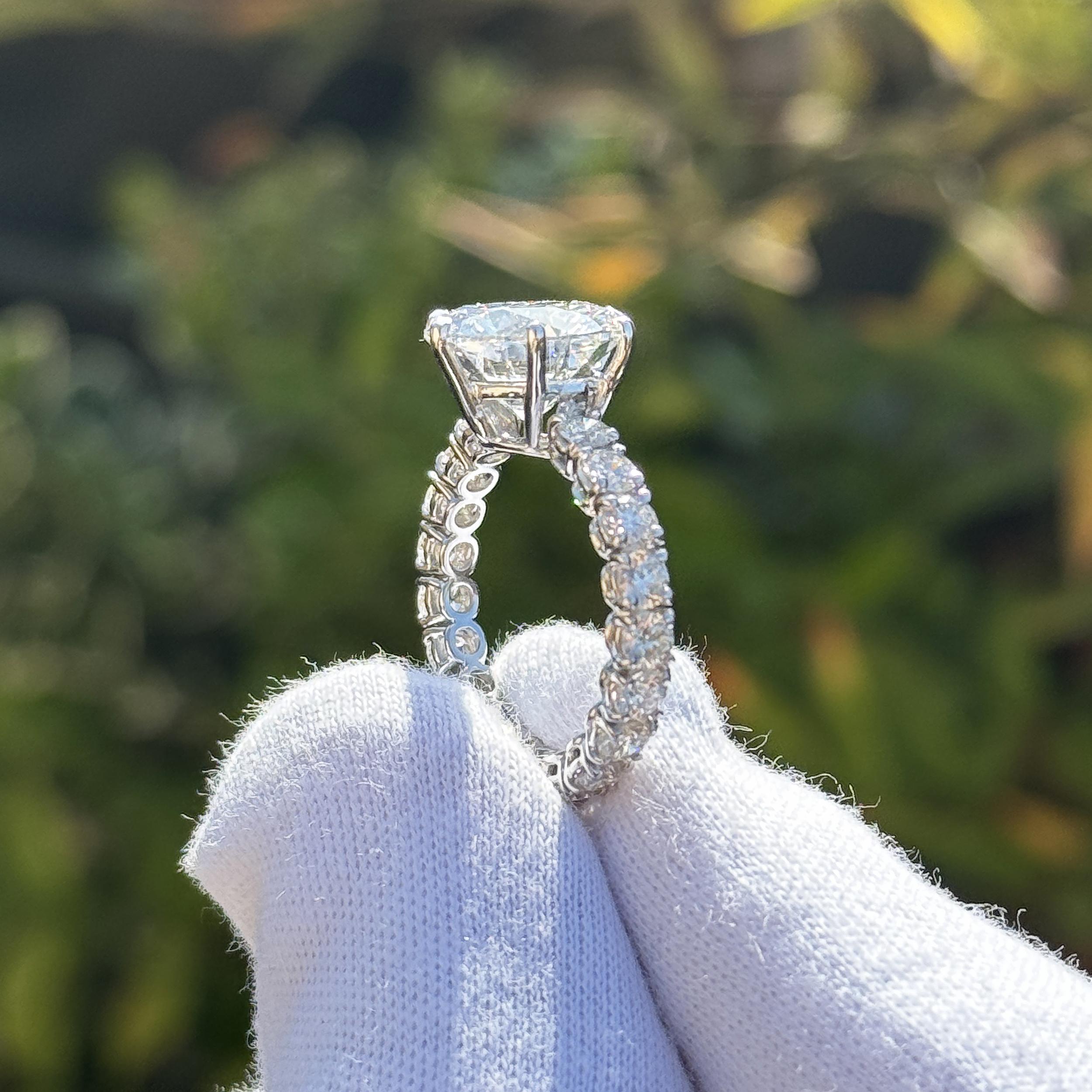 GIA 5.01 Carat + 1.99 Ct Diamond E VS2 NO FLUORESCENCE 18kt Gold Engagement Ring In New Condition For Sale In Bergamo, BG