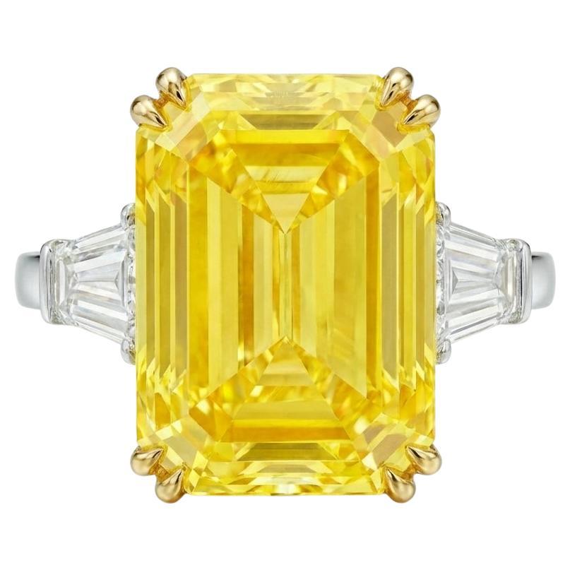 GIA Anello con diamante taglio smeraldo da 5,01 carati giallo VS1