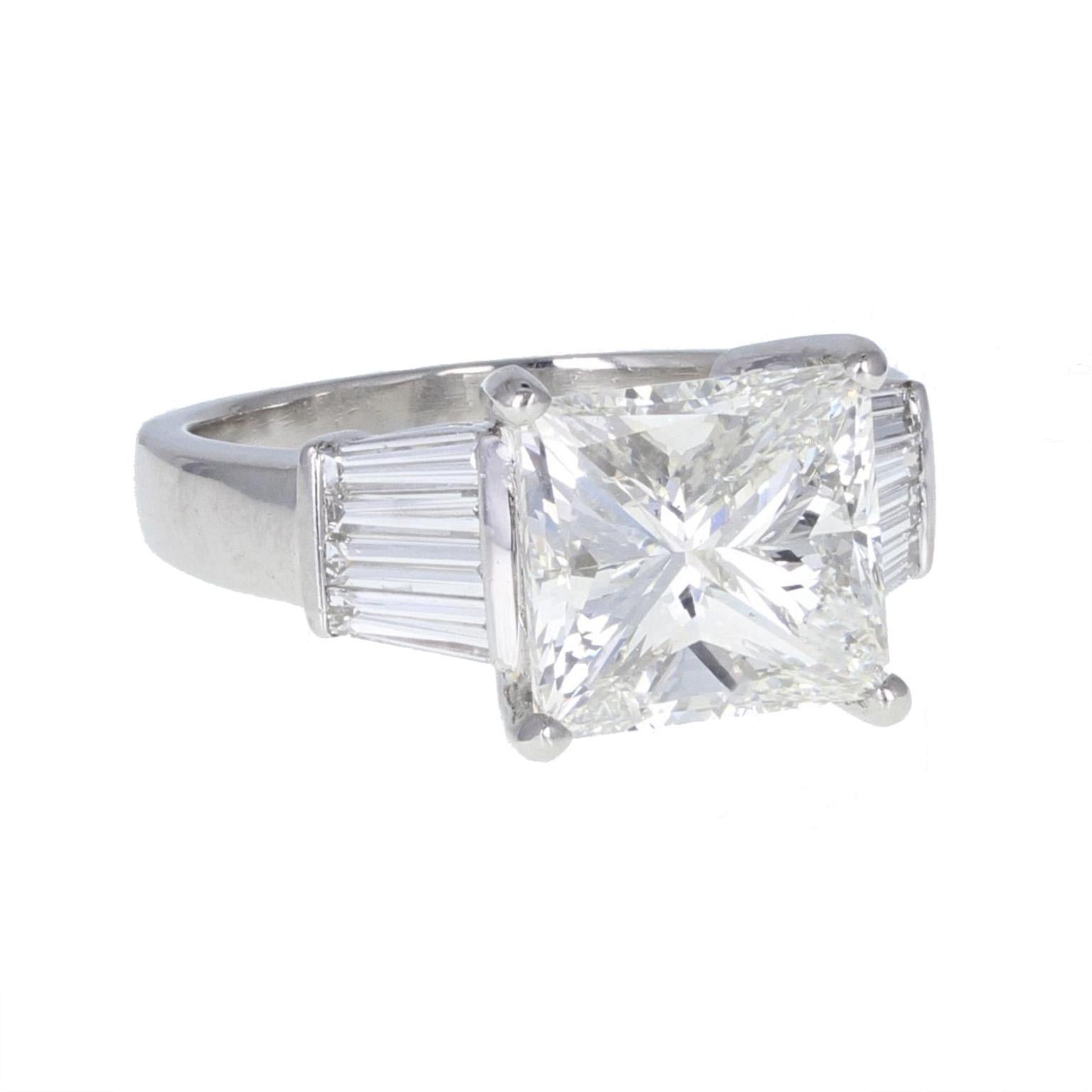 GIA 5.01 Carat Princess Cut Diamond Solitaire Engagement Ring (Moderne) im Angebot