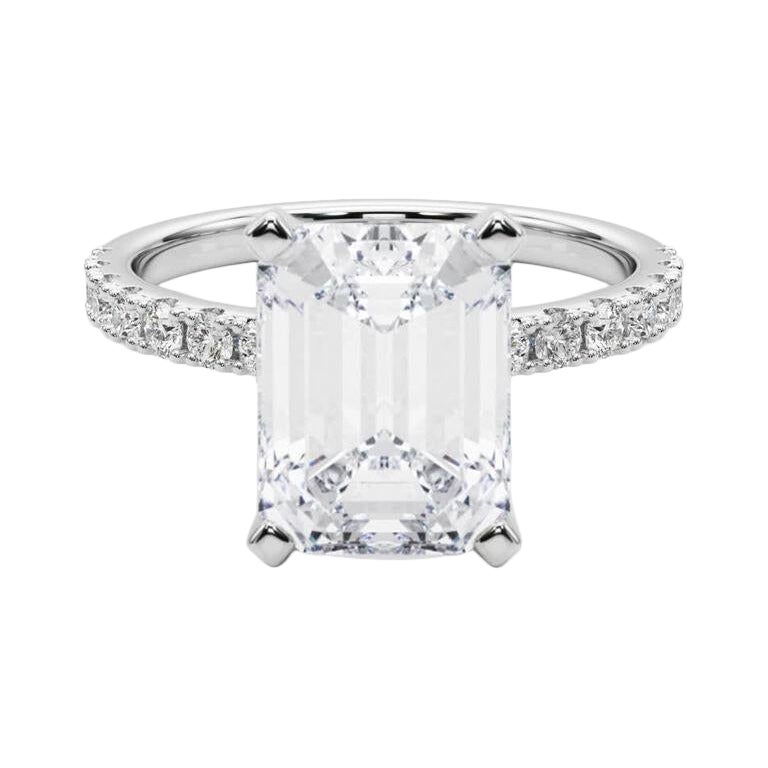 GIA 5,01ct Smeraldo solitario con mezza eternità in oro bianco 18 carati
