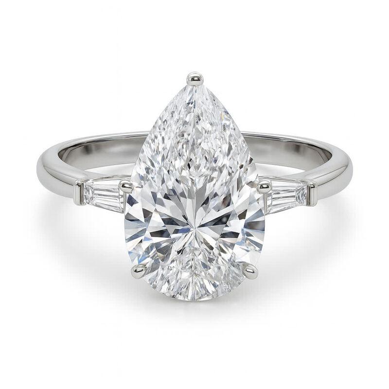 Taille poire GIA 5.01ct Pear Three-Stone Tapered Baguette 18K White Gold Diamond Ring (bague à diamants en or blanc) en vente