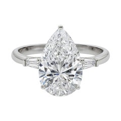 GIA Anillo de diamantes de oro blanco de 18 quilates con tres piedras cónicas en forma de baguette de pera de 5,01 quilates