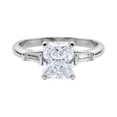 GIA 5.01ct Radiant Three-Stone Tapered Baguette 18K White Gold Diamond Ring (bague à diamants en or blanc)