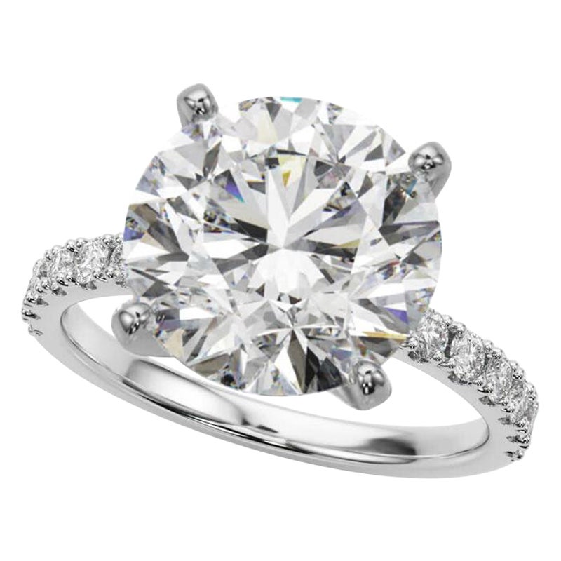 GIA 5,01ct Solitario rotondo con mezza eternità Anello con diamanti in oro bianco 18 carati in vendita