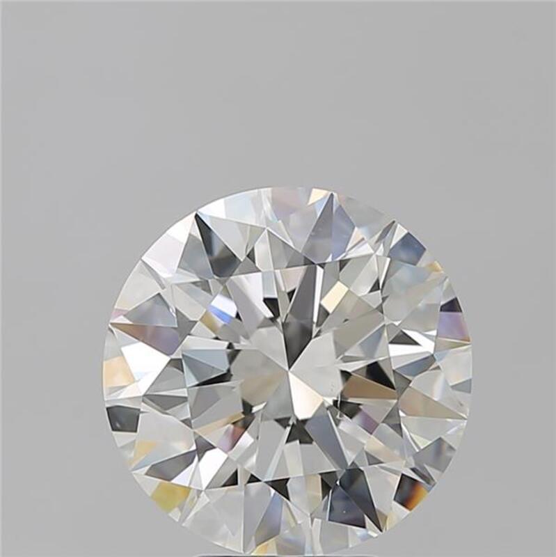 Dal design elegante, questo splendido anello con diamante affascina per le sue caratteristiche notevoli. Il cuore di questo gioiello è costituito da un diamante rotondo H. H. SI1 5,01, saldamente incastonato in una montatura a griffe in rilievo che