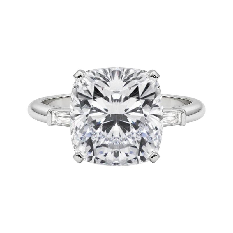 GIA 5.02ct Cushion Three-Stone Tapered Baguette 18K White Gold Diamond Ring (bague à diamant en or blanc)