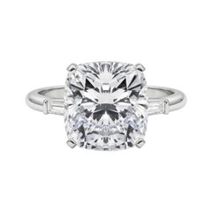 GIA 5.02ct Cushion Three-Stone Tapered Baguette 18K White Gold Diamond Ring (bague à diamant en or blanc)