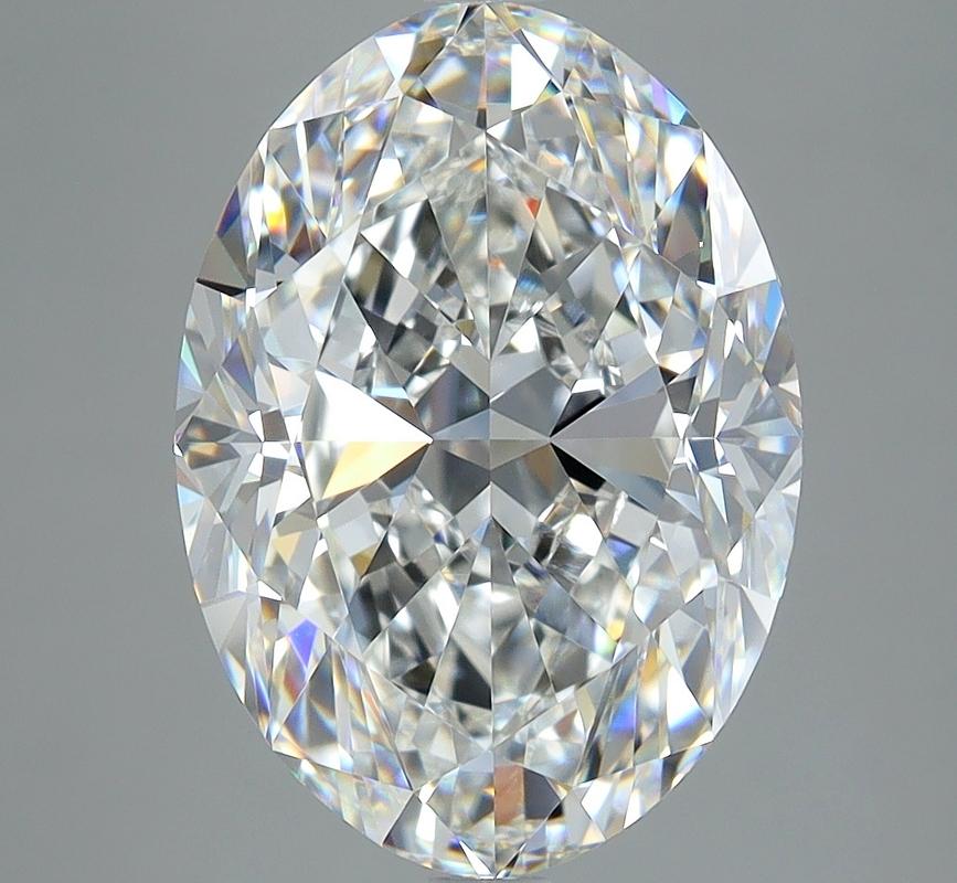 Dieser raffinierte Diamantring besticht durch einen ovalen Diamanten mit einem Gewicht von 5,02 und einer F- und VS1-Einstufung in der Mitte. Der mit Präzision handgefertigte Ring zeigt ein wunderschön poliertes Band aus Weißgold, das seine