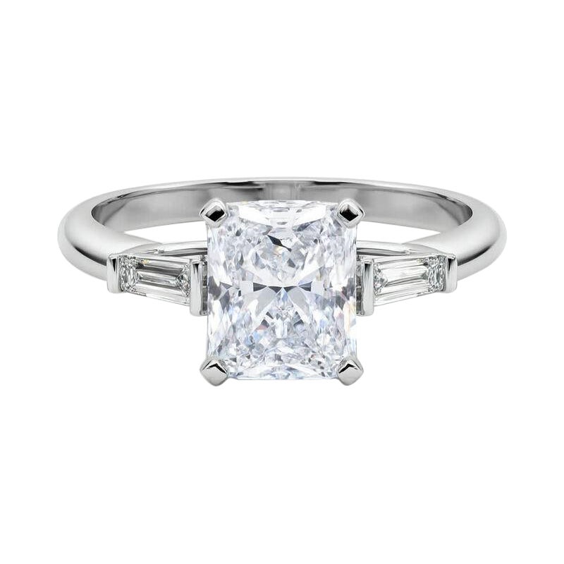 GIA 5.02ct Radiant Three-Stone Tapered Baguette 18K White Gold Diamond Ring (bague à diamant en or blanc)
