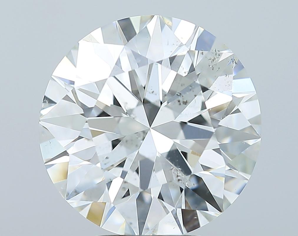 Ein prächtiger Diamantring mit einem atemberaubenden runden Mittelstein, der beeindruckende 5,02 wiegt und ein lupenreines G und SI2 aufweist. Dieses exquisite Stück wurde fachmännisch aus Weißgold gefertigt und bietet einen warmen und strahlenden