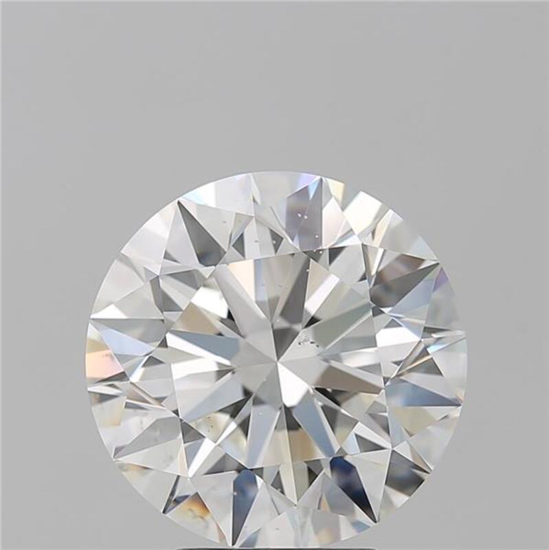 Questo sofisticato anello con diamante presenta un sorprendente centro di un diamante rotondo, del peso di 5,02 e con una ricca H e SI1. Realizzato a mano con precisione, l'anello presenta una fascia in oro bianco splendidamente lucidata, che ne
