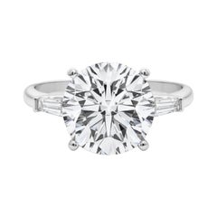 GIA 5.02ct Round Three-Stone Tapered Baguette 18K White Gold Diamond Ring (bague à diamant en or blanc)