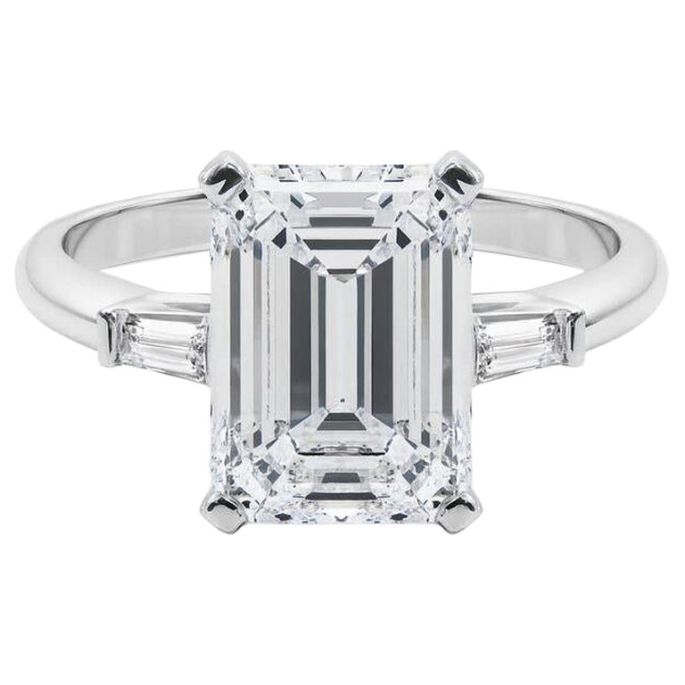GIA 5,03ct Smaragd Drei-Stein konisch Baguette 18K Weißgold Diamant Ring