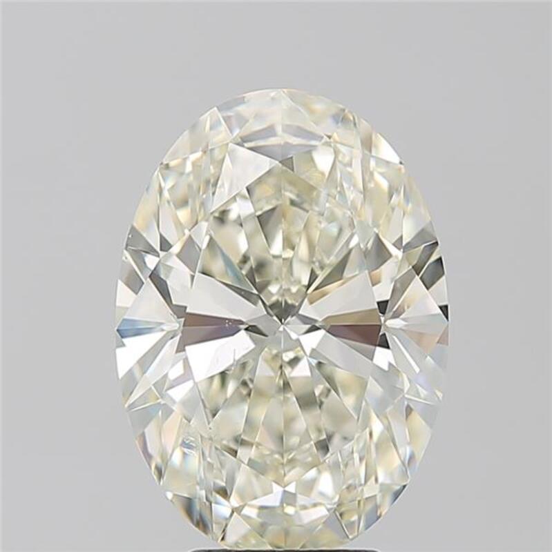 Un magnifico anello di diamanti con una splendida pietra centrale ovale, del peso di ben 5,03 e con un'impeccabile L e SI1. Questo squisito pezzo è sapientemente realizzato in oro bianco, per offrire una luce calda e radiosa che esalta la