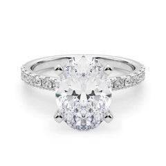 GIA 5,03ct Solitario ovale con mezza eternità in oro bianco 18 carati